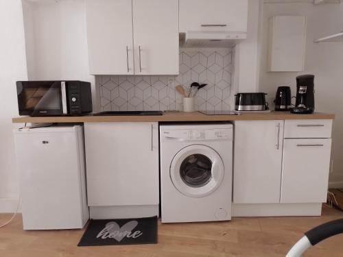 Studio mezzanine hyper centre, au pied du castillet