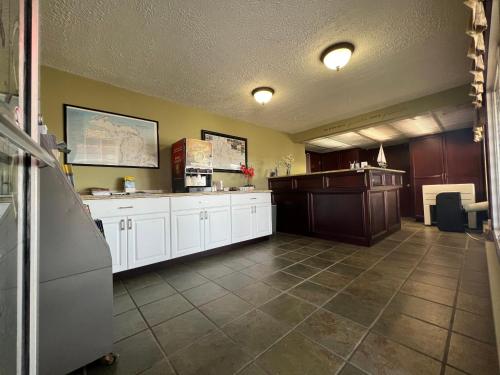 continental inn - Accommodation - Cheboygan