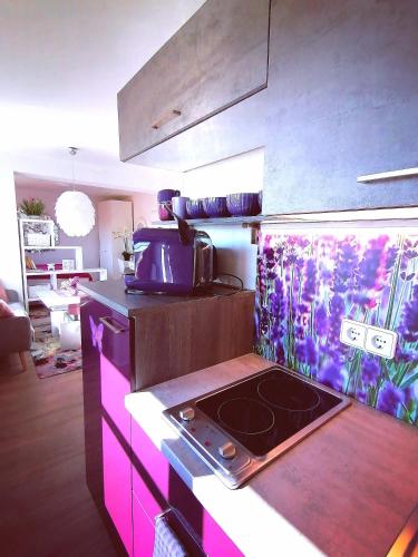 Konyha, Summer Wine in Glanz An Der Weinstrasse