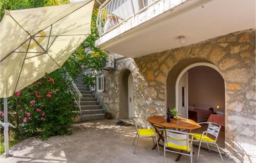 Úszómedence, 1 Bedroom Amazing Apartment In Omisalj in Omišalj