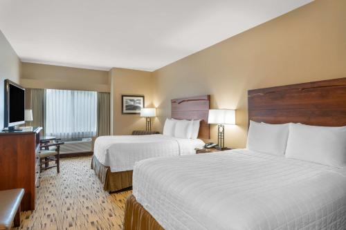 Queen Room with Two Queen Beds - River View