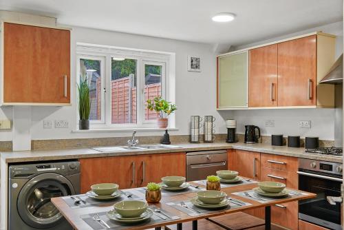 Townhouse in Dartford sleeps 8 with free parking, Dartford (zdjęcie 6)