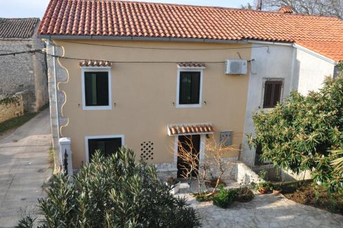  Apartments with a parking space Rakalj, Marcana - 15250 in Krnica