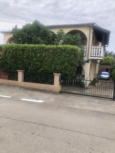  Apartments with a parking space Pinezici, Krk - 15269 in Vrh