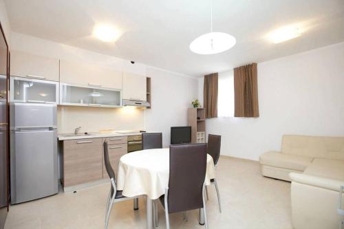Apartments with a parking space Split - 15276 - image 12