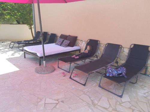 Family friendly apartments with a swimming pool Pula - 15306 - image 2