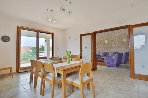 Six-Bedroom Holiday Home image 10