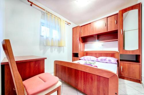 Apartments by the sea Rukavac Vis - 15352 - image 2
