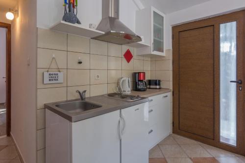 Holiday house with a parking space Zdrelac Pasman - 15355 - image 3