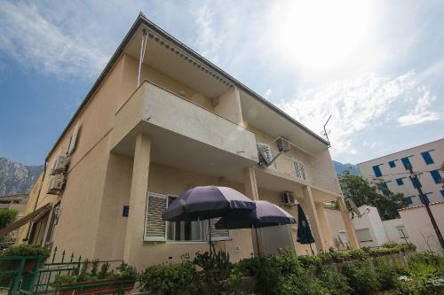 Apartments with a parking space Makarska - 15375 - image 12