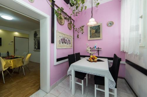 Two-Bedroom Apartment with Balcony and Sea View image 4