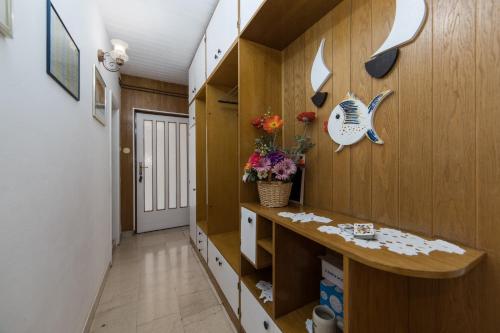 Apartments with a parking space Makarska - 15375 - image 13