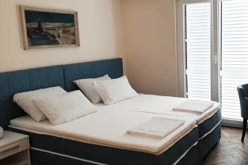 Apartments and rooms with parking space Hvar - 15378 - image 8