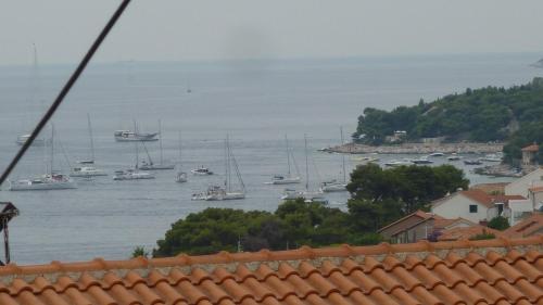 Apartments and rooms with parking space Hvar - 15378 - image 2