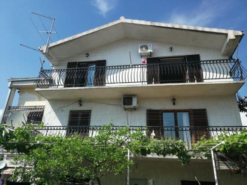 Apartments with a parking space Split - 15410 - image 6