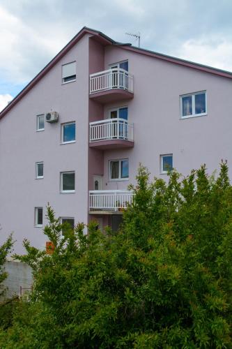 Apartments with a parking space Trogir - 15440 - main image