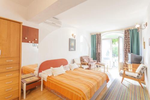 Apartments with a parking space Makarska - 15445 - image 14