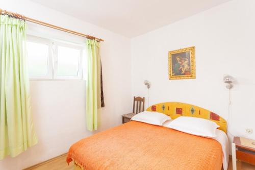 Apartments with a parking space Makarska - 15445 - main image