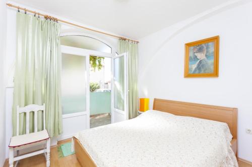 Apartments with a parking space Makarska - 15445 - image 10
