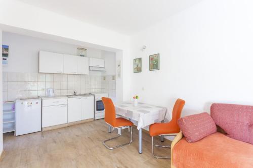 Apartments with a parking space Makarska - 15445 - image 7