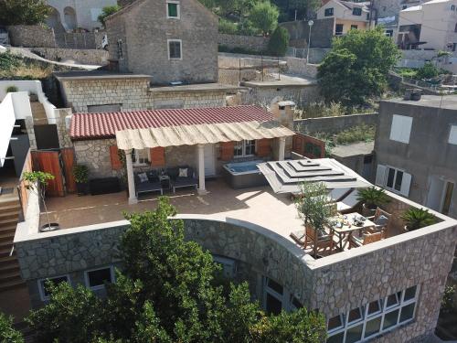 Apartments with a parking space Hvar - 15460 - image 7