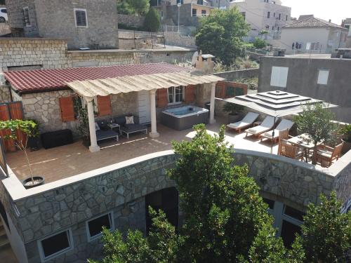 Apartments with a parking space Hvar - 15460 - image 6