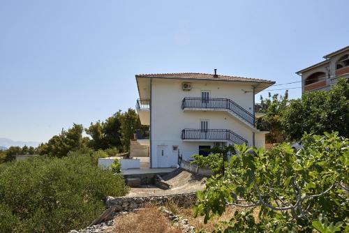  Apartments by the sea Slatine, Ciovo - 15504 in Slatine