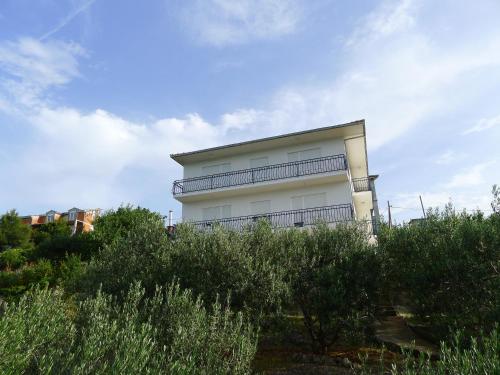  Apartments by the sea Slatine, Ciovo - 15504 in Slatine