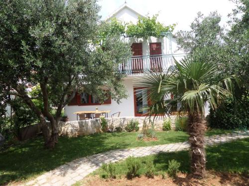 Apartments with parking space Vodice - 15544