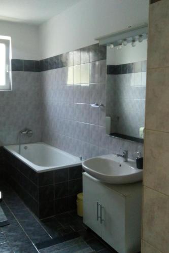 Apartments with parking space Vodice - 15544 - image 2