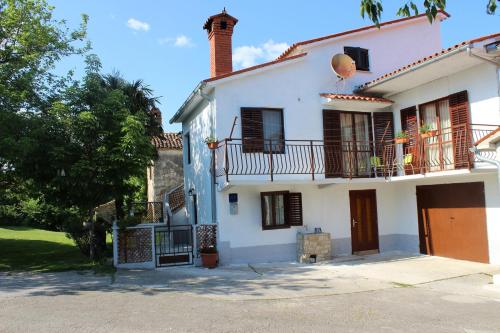  Apartments with a swimming pool Cepic, Central Istria - Sredisnja Istra - 15542, Pension in Kostrčani