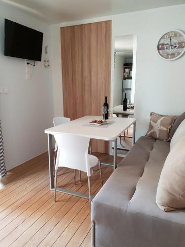 Two-Bedroom Apartment with Terrace image 3