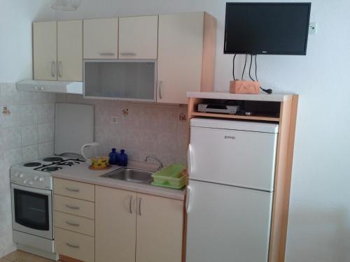 Apartments with a parking space Bol Brac - 15564 - image 11