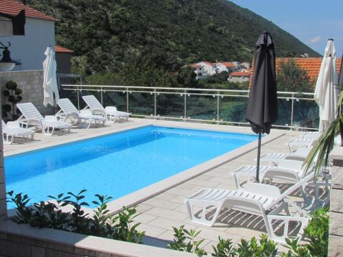 Family friendly apartments with a swimming pool Trpanj, Peljesac - 15603