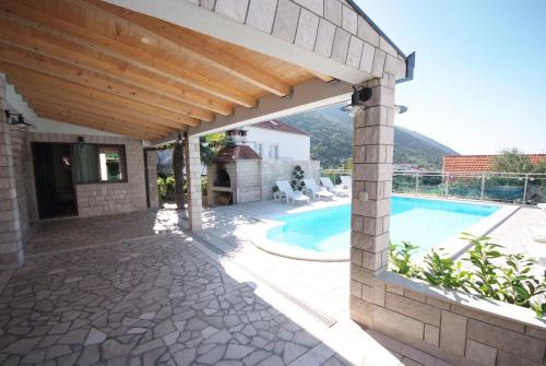 Family friendly apartments with a swimming pool Trpanj, Peljesac - 15603