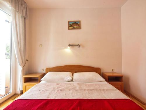 One-Bedroom Apartment with Terrace and Sea View image 3