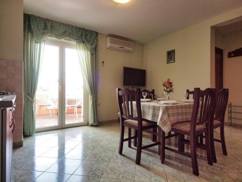 Two-Bedroom Apartment with Terrace image 7