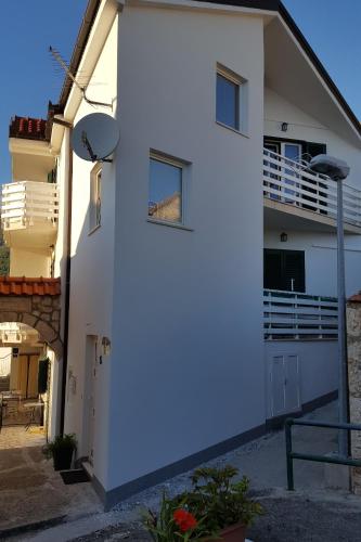 Apartments by the sea Gradac, Makarska - 15642, Pension in Gradac