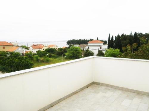 Apartments by the sea Preko Ugljan - 15669 - image 3