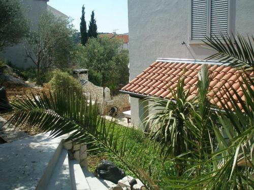 Apartments by the sea Primosten - 15704 - image 2