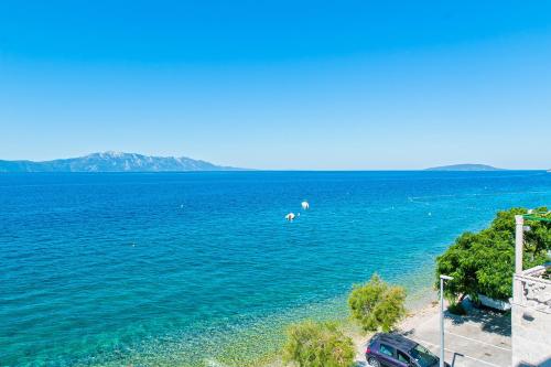 Apartments by the sea Brist, Makarska - 15714