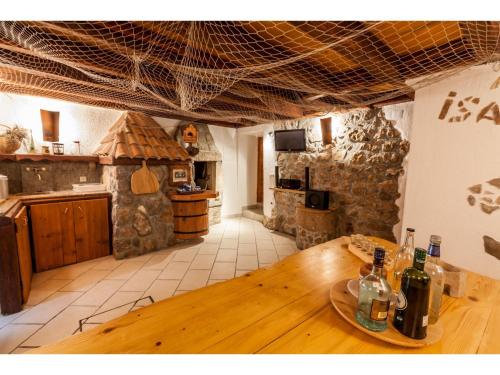 Apartments with WiFi Vrbnik Krk - 15721 - image 7