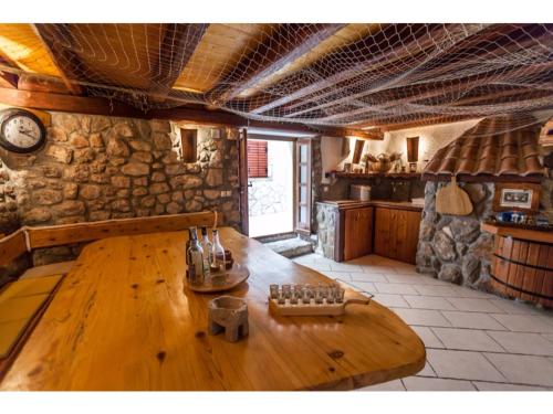 Apartments with WiFi Vrbnik Krk - 15721 - image 8