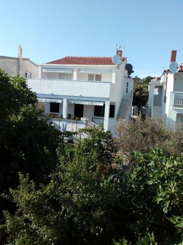  Apartments by the sea Sevid, Trogir - 15742, Pension in Sevid