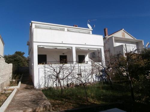  Apartments by the sea Sevid, Trogir - 15742 in Sevid