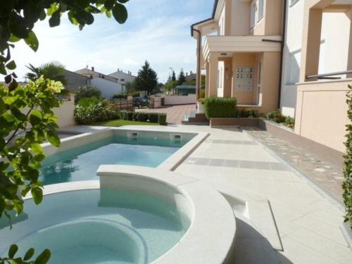 Family friendly apartments with a swimming pool Vinkuran Pula - 15736 - image 3
