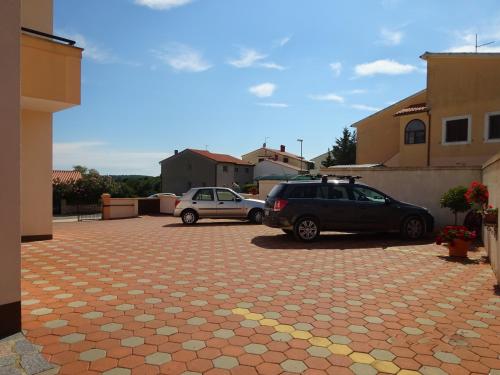Family friendly apartments with a swimming pool Vinkuran Pula - 15736 - image 4