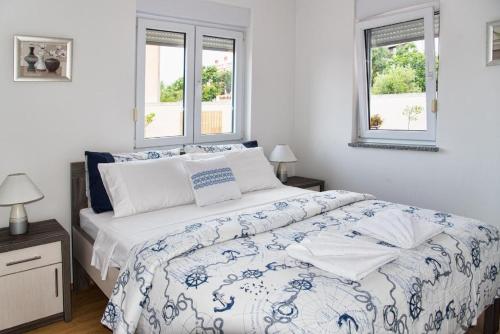 Family friendly apartments with a swimming pool Vinkuran Pula - 15736 - image 6