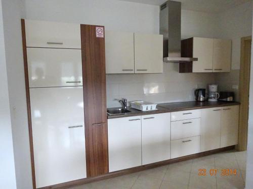 Family friendly apartments with a swimming pool Vinkuran Pula - 15736 - image 13