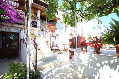 Apartments with a parking space Pula - 15757 - image 9